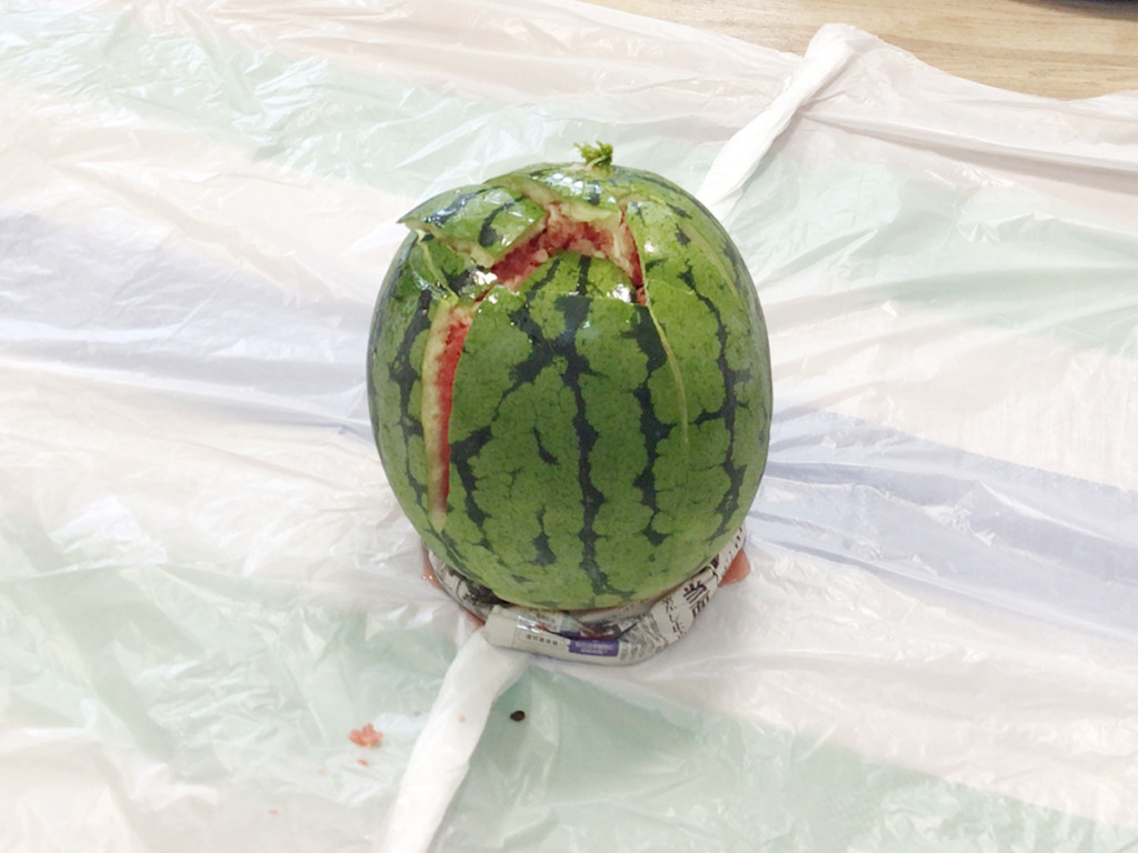 割れたスイカ