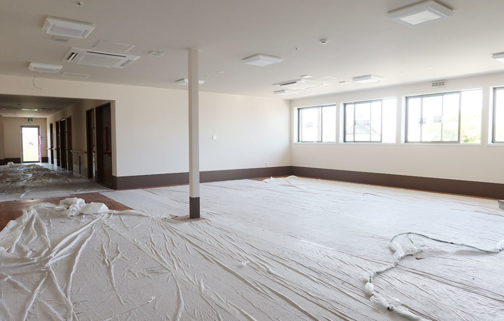 工事中のナーシング和楽縁豊明　廊下・食堂