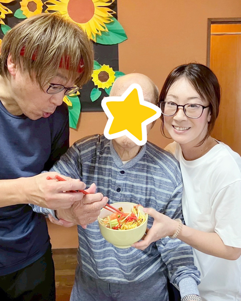 紅しょうがを多めに冷やし中華に盛りつけた利用者さま