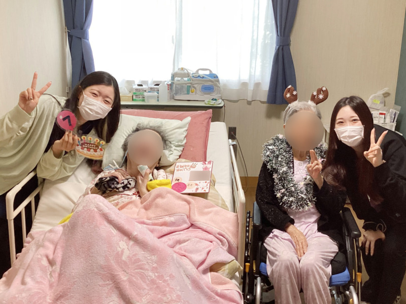 Sさまの誕生日を祝いに集まったお友達のNさまとスタッフ