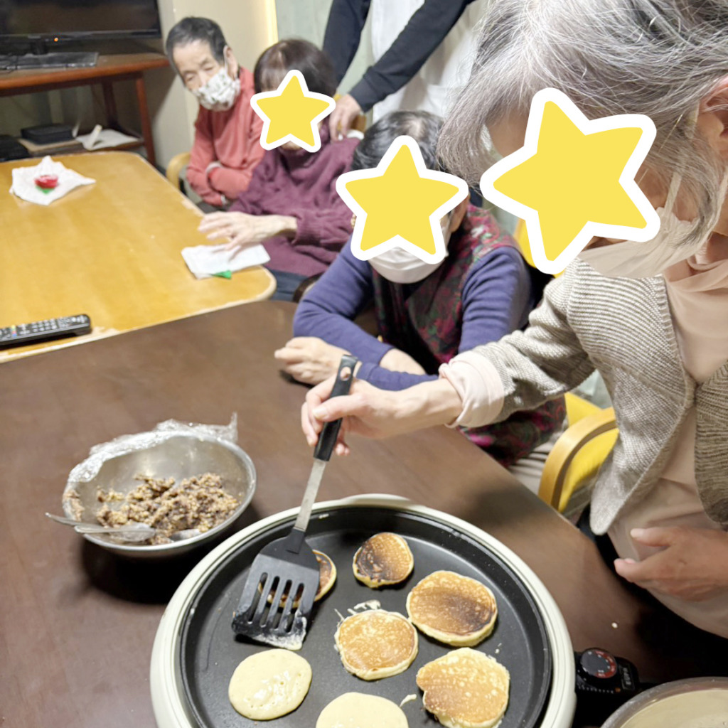 どら焼きの生地を焼く利用者さま