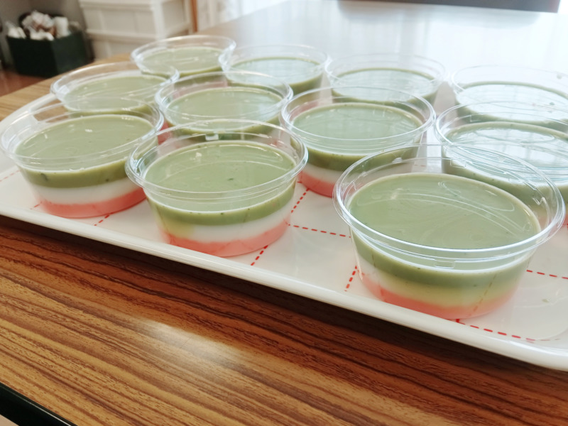 緑のゼリーを積んで完成した状態